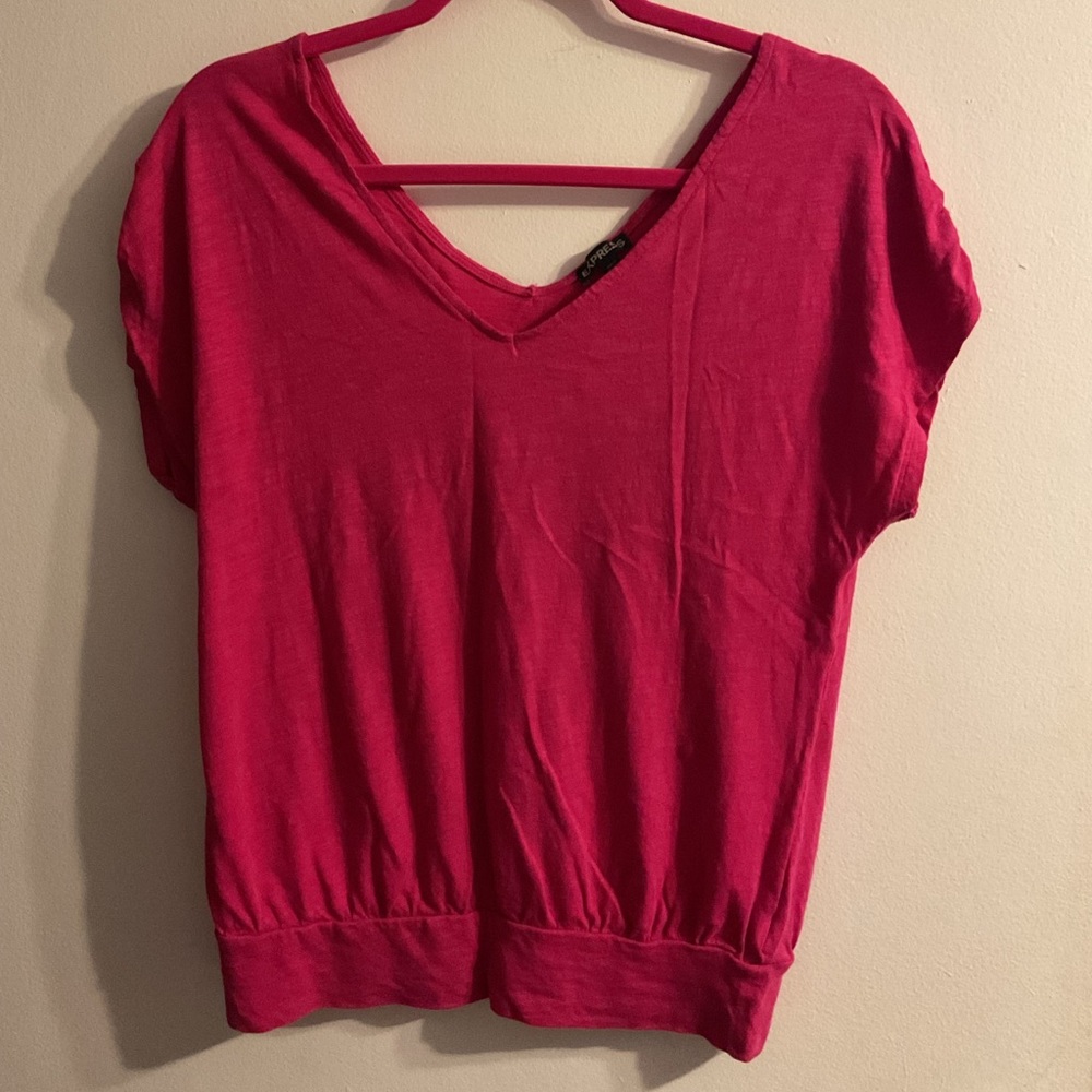 Express Women’s Size XS V-Neck t-shirt, pink